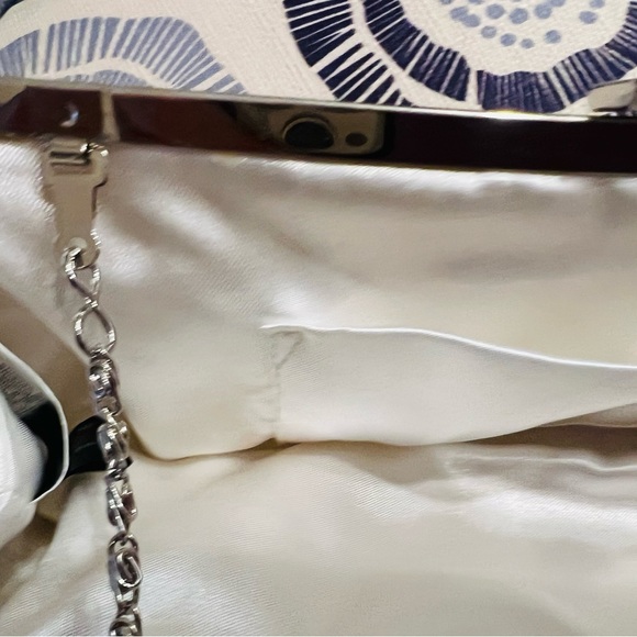 White satin clutch silver clasp excellent condition. Essentials only. - Picture 4 of 4